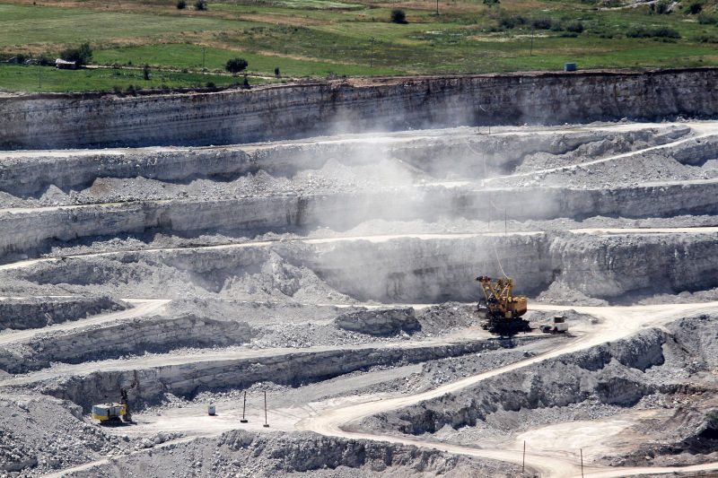 Cén ról atá ag an gcomhbhrúiteoir aeir sa phróiseas mianadóireachta?